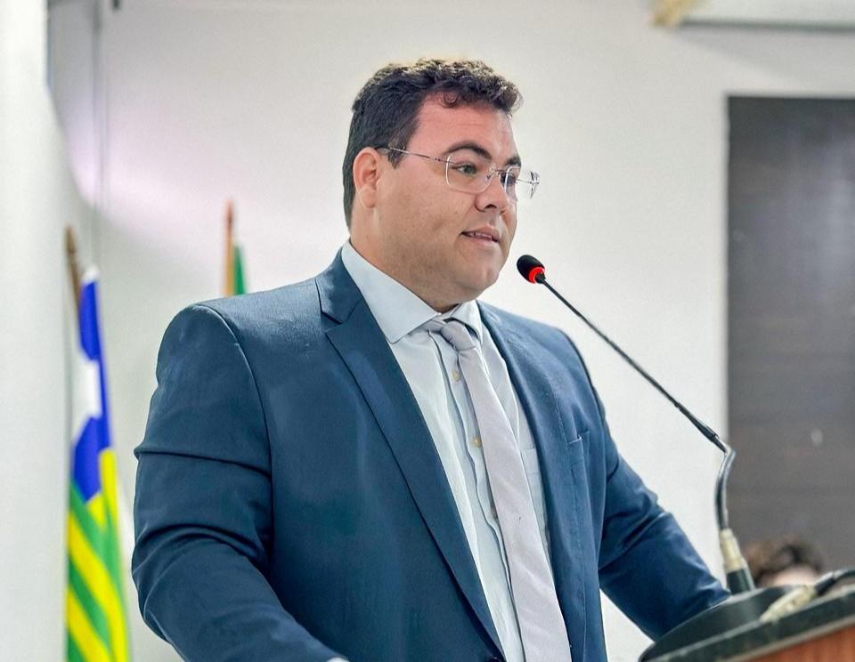 Euler Monteiro destaca projetos esportivos e culturais em sessão da Câmara de Piripiri  