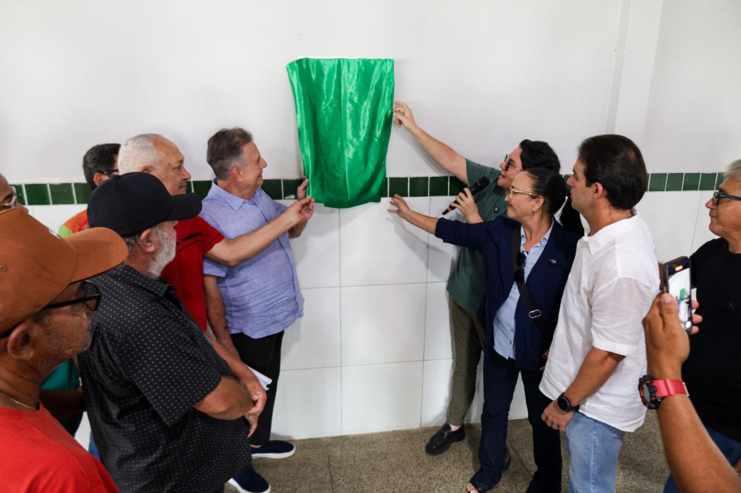 Prefeitura de Piripiri entrega reforma da Escola Alzira Violeta e da quadra Lindon Johnson