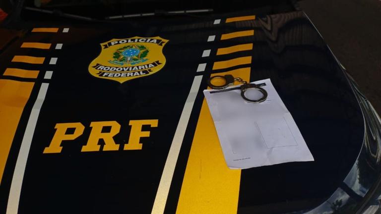 PRF flagra veículo com documento falsificado em Piripiri