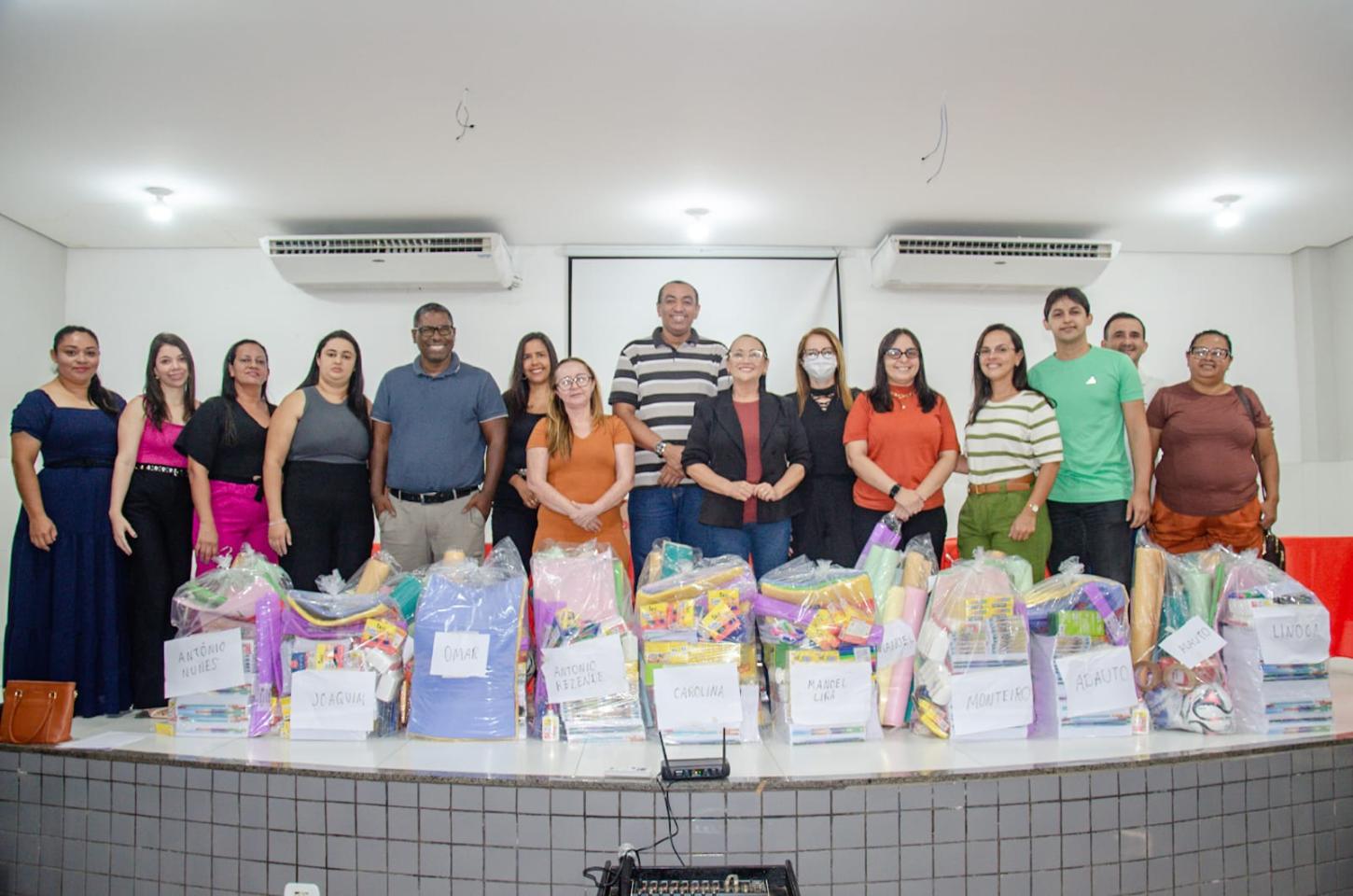 SEDUC de Piripiri entrega kits escolares às escolas municipais