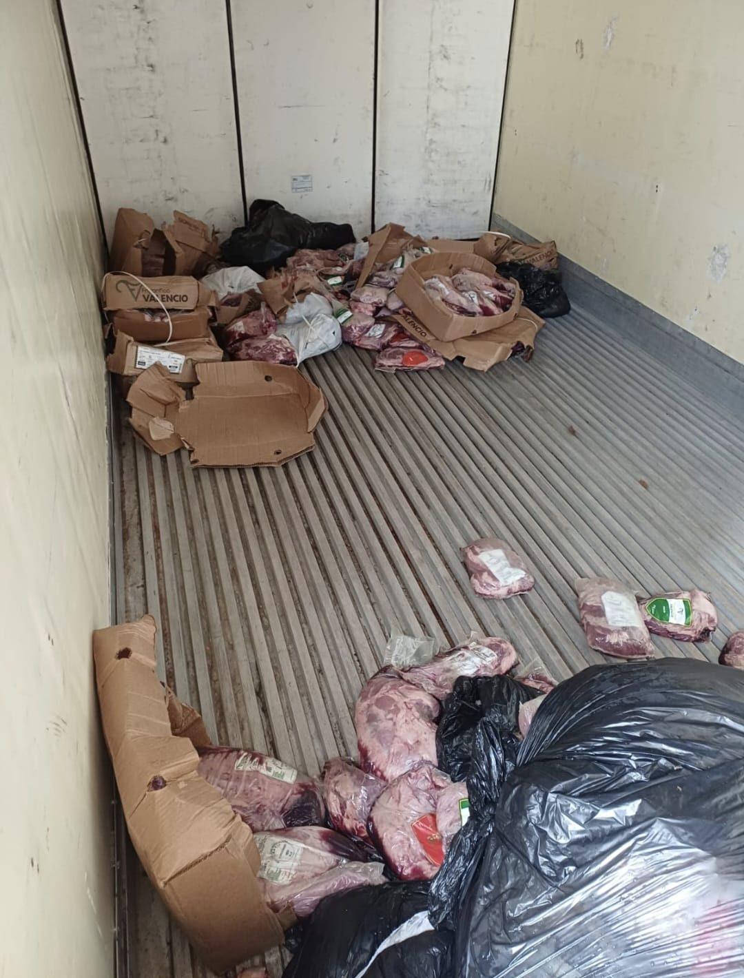 Carne vencida e sem refrigeração é apreendida na BR-316 no Piauí