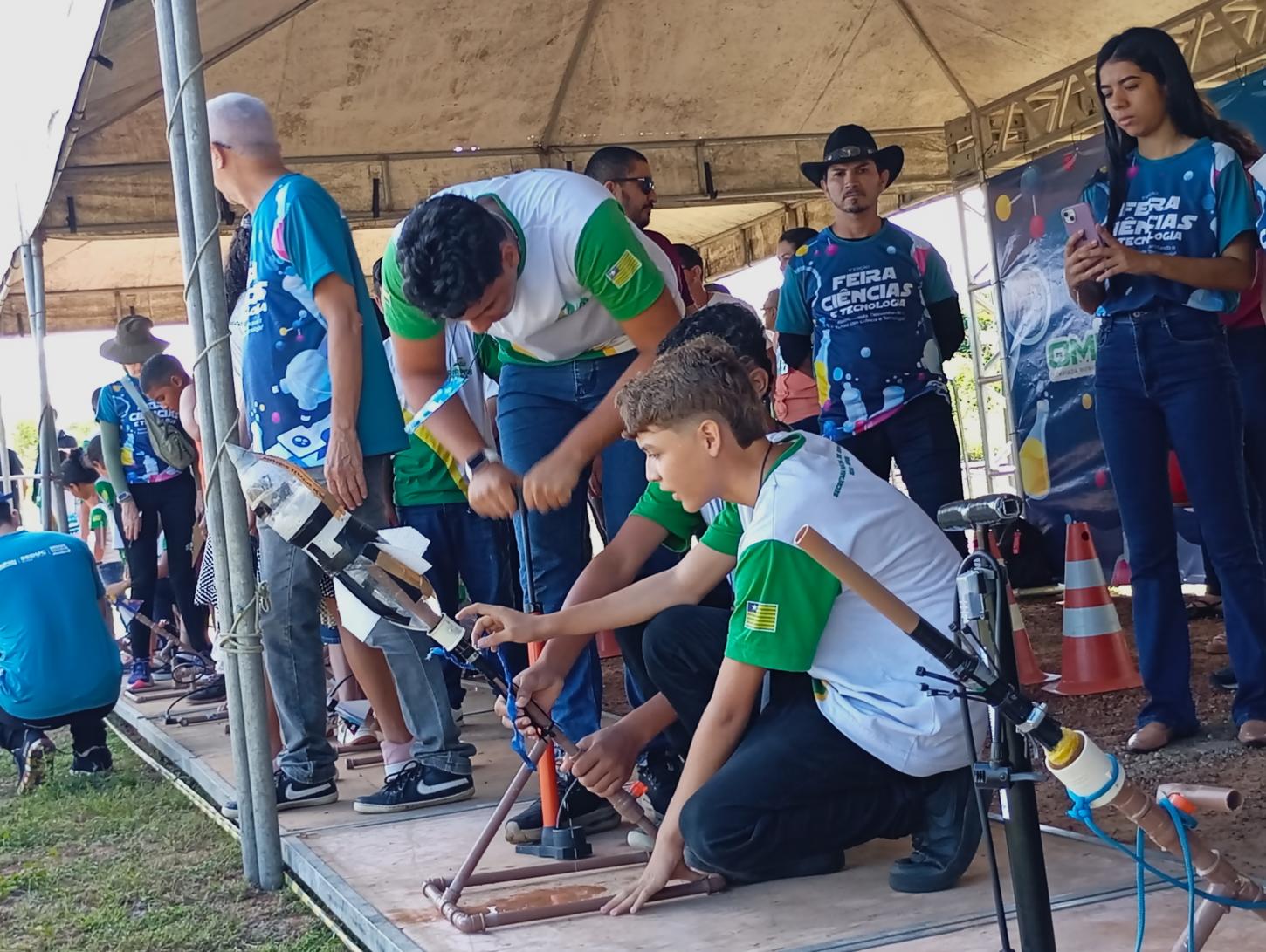 Olimpíada de Foguetes de Piripiri reúne estudantes no Parque de Exposição Carolina Freitas Lira