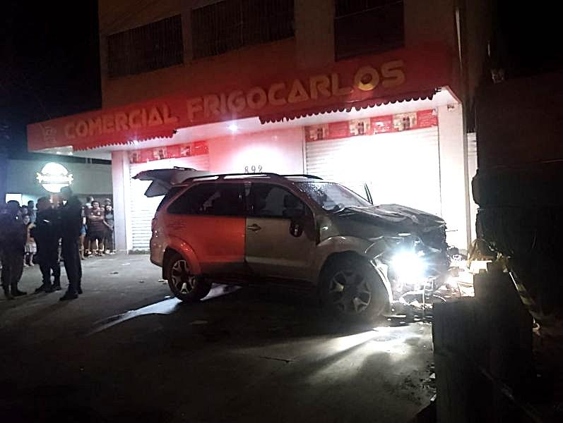 Perseguição policial em Piracuruca termina em colisão, tiroteio e quatro mortes
