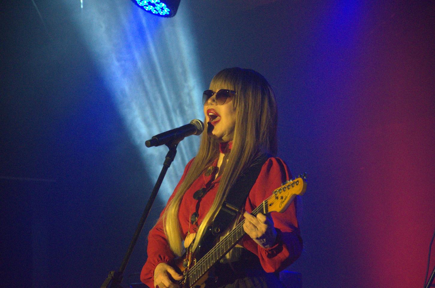 Rosana no Palco do Teatro João Cláudio Moreno