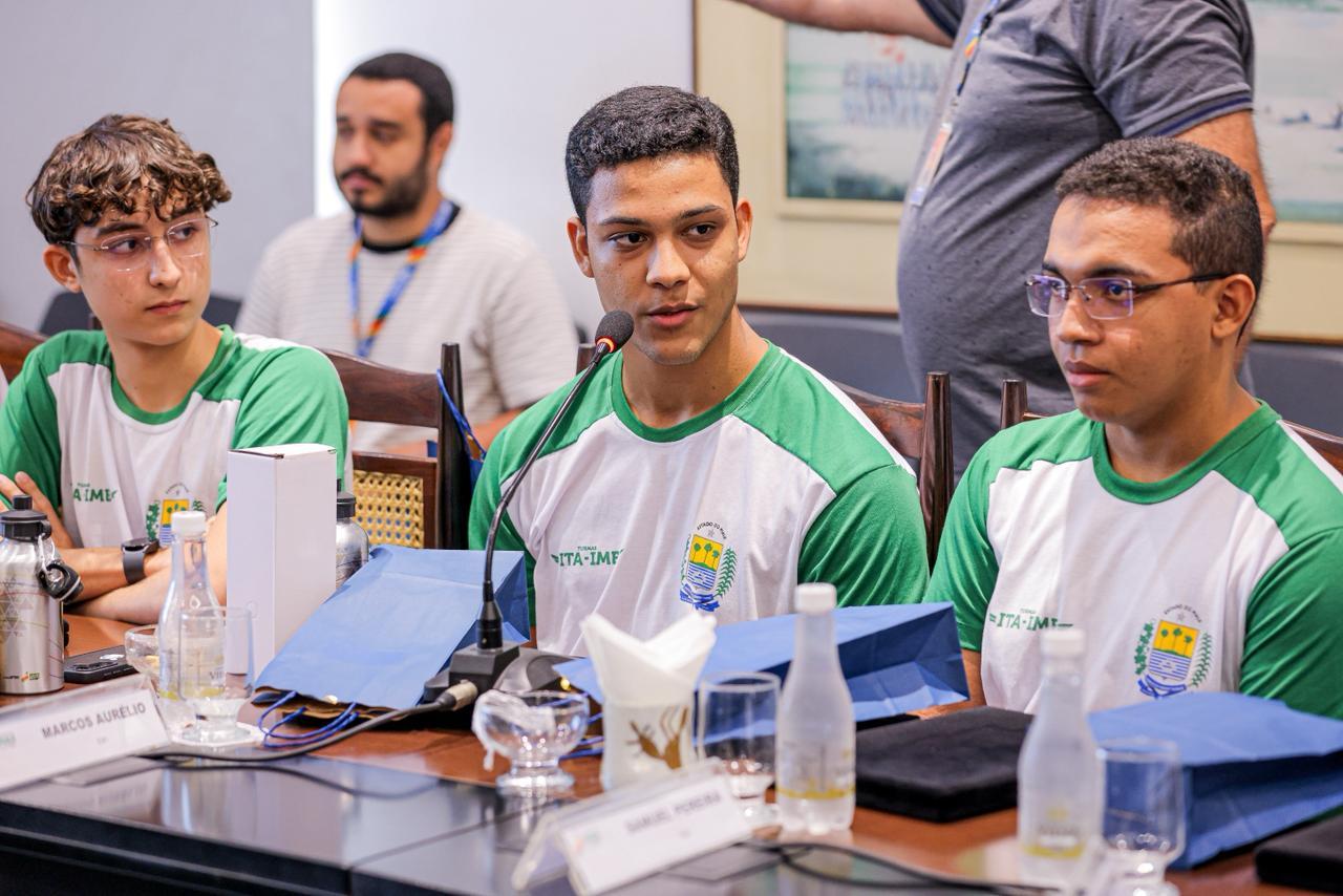 Governador Rafael recebeu os estudantes