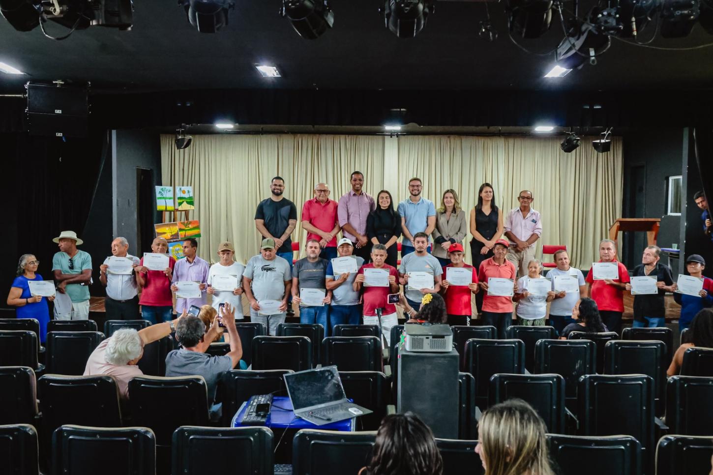 Prefeitura de Piripiri encerra Curso de Pintura do CAPS AD com entrega de certificados