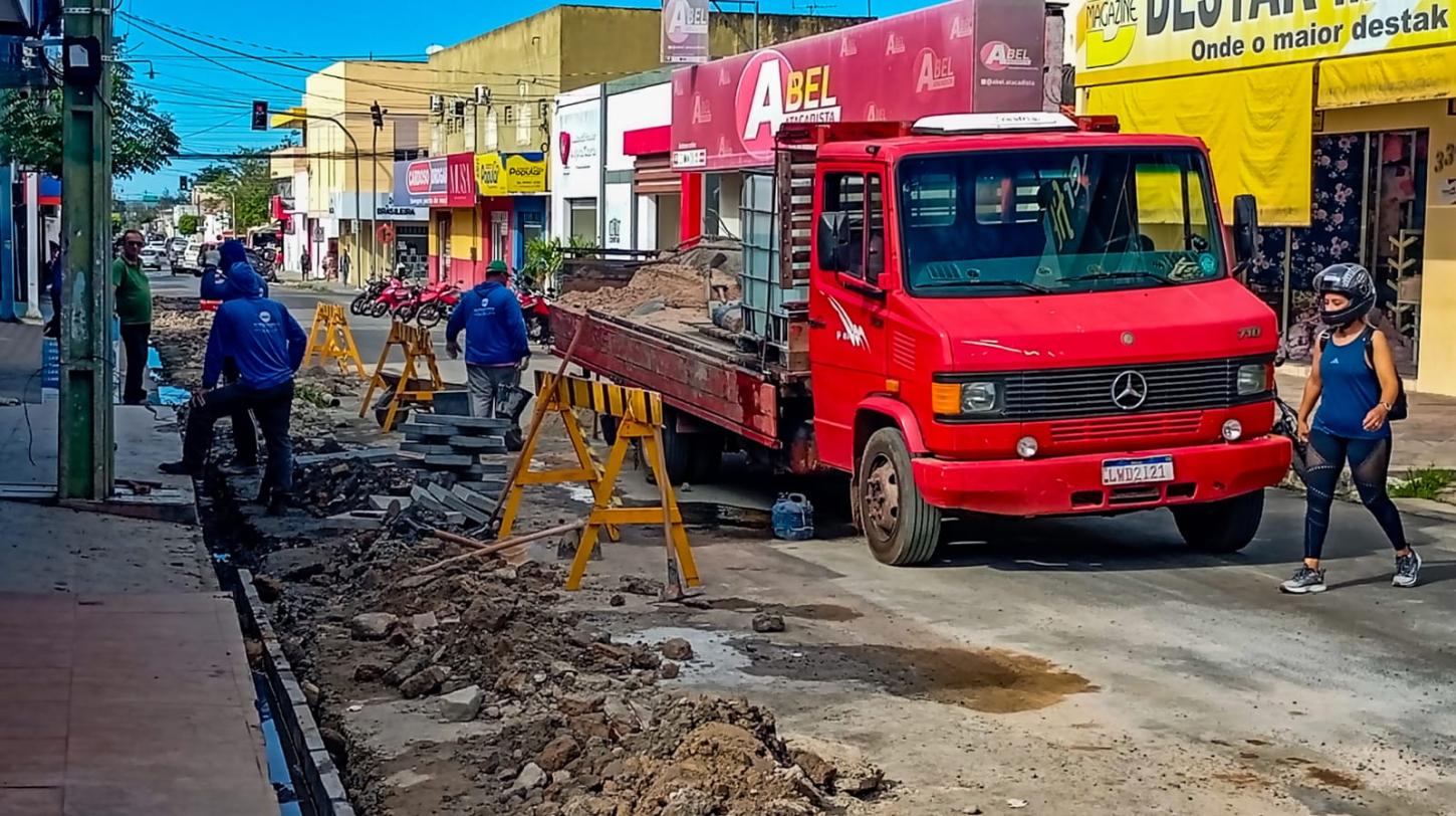 Prefeitura intensifica obras de recuperação na rua Santos Dumont