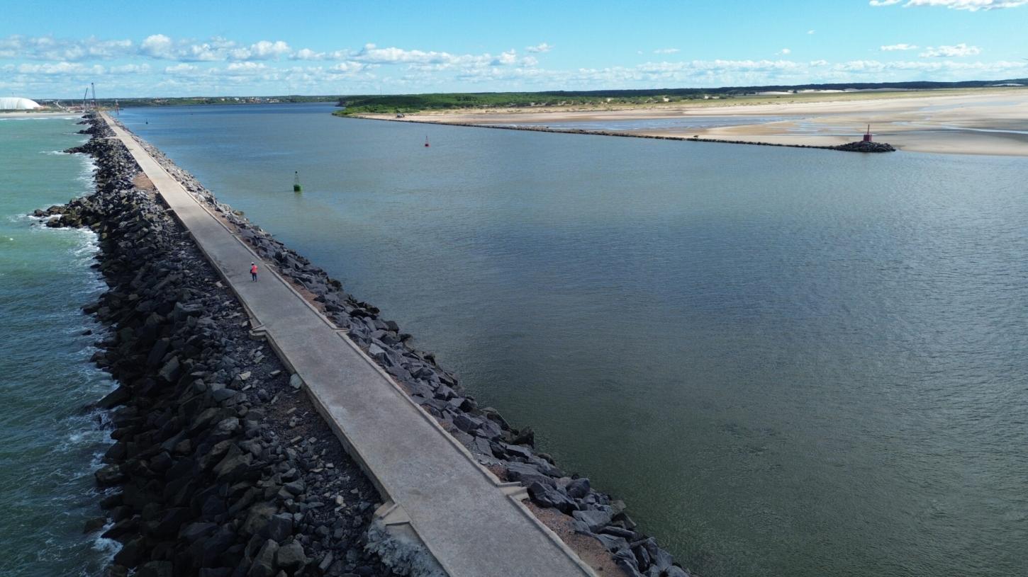 Porto de Luís Correia conclui balizamento e iluminação do canal de navegação