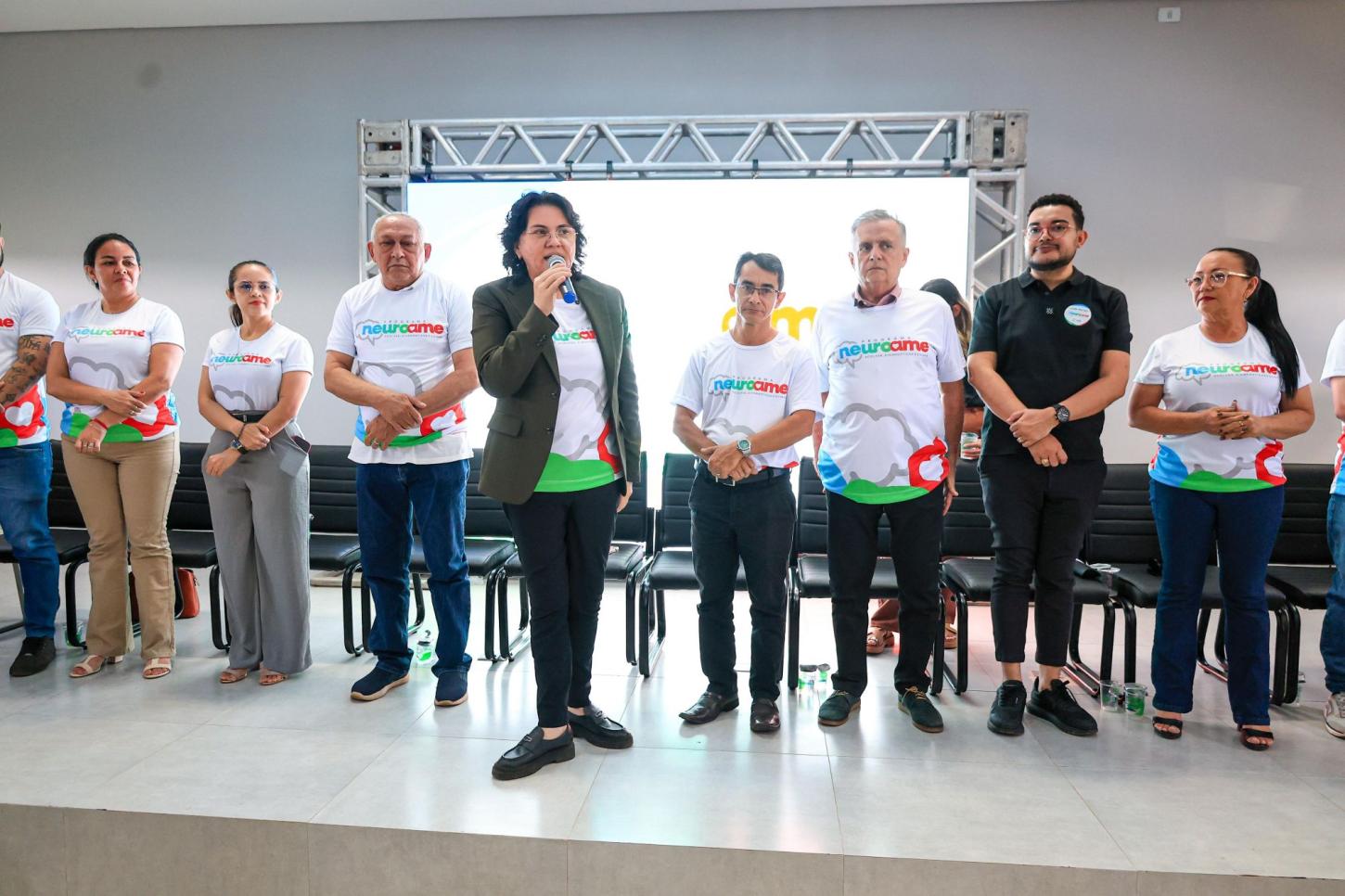 Prefeita Jôve Oliveira fala durante o evento.