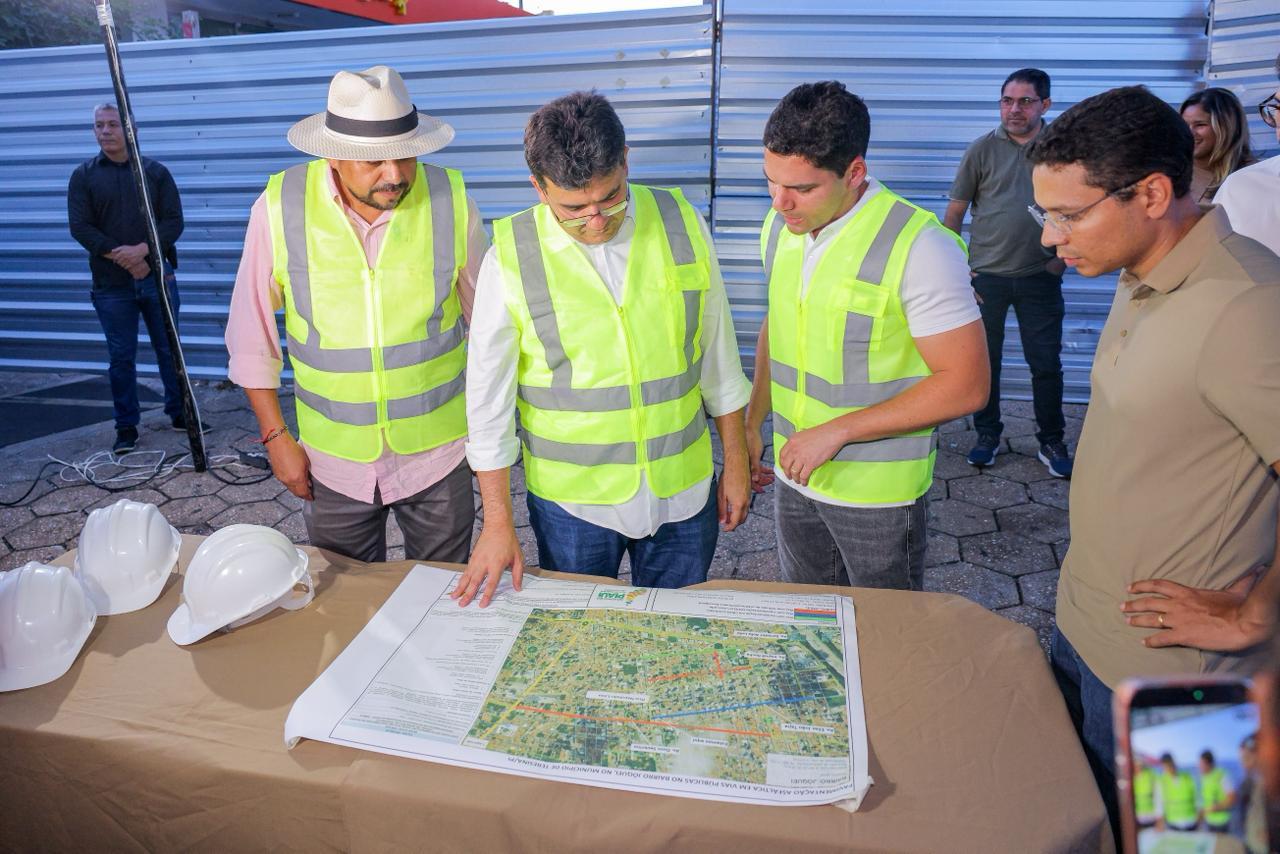 Rafael Fonteles vistoria obras em Teresina