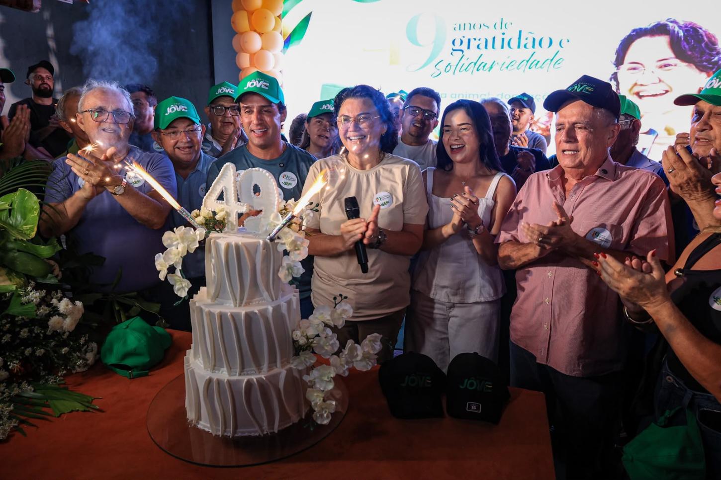 Prefeita Jôve Oliveira celebra aniversário com fé e solidariedade a causa animal