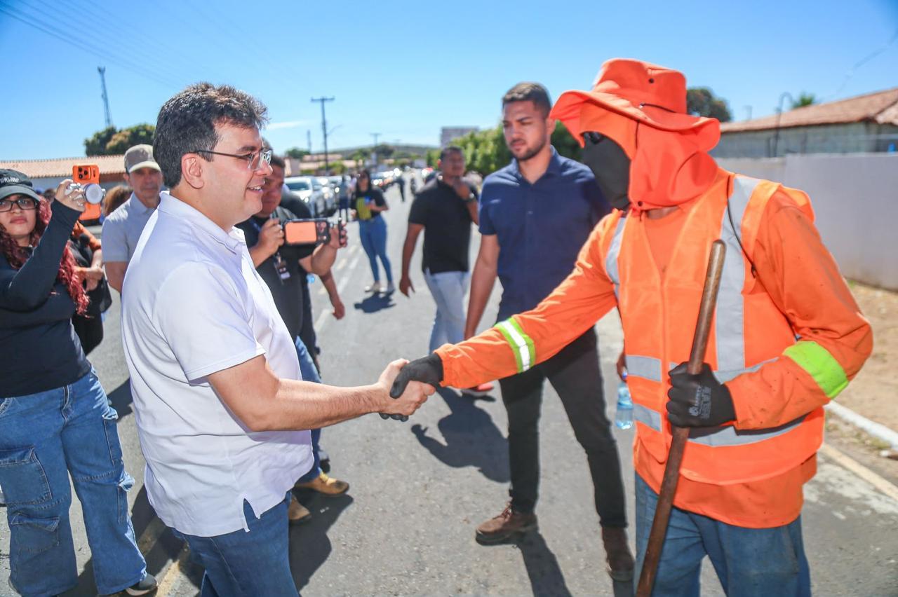 Em Jurema, Rafael Fonteles vistoria obras da rodovia que liga cinco municípios
