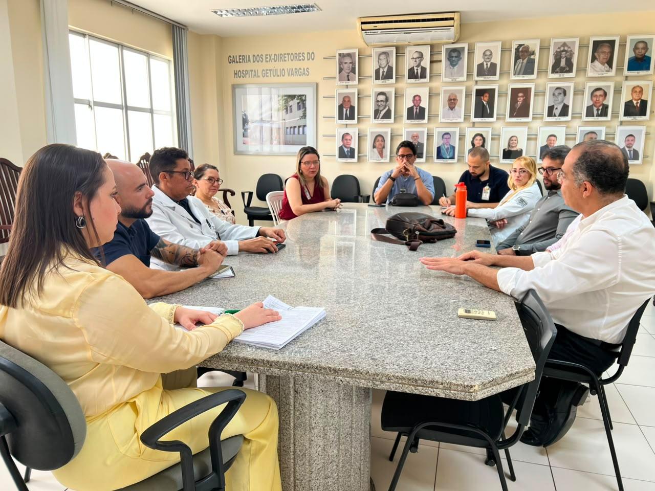 HGV recebe tutoria técnica para implantação do transplante de fígado