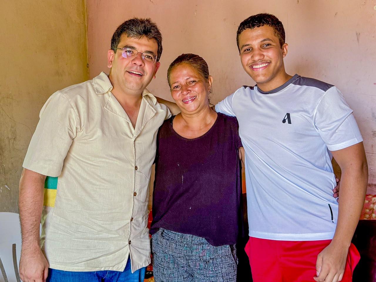 Governador visita estudantes da rede pública