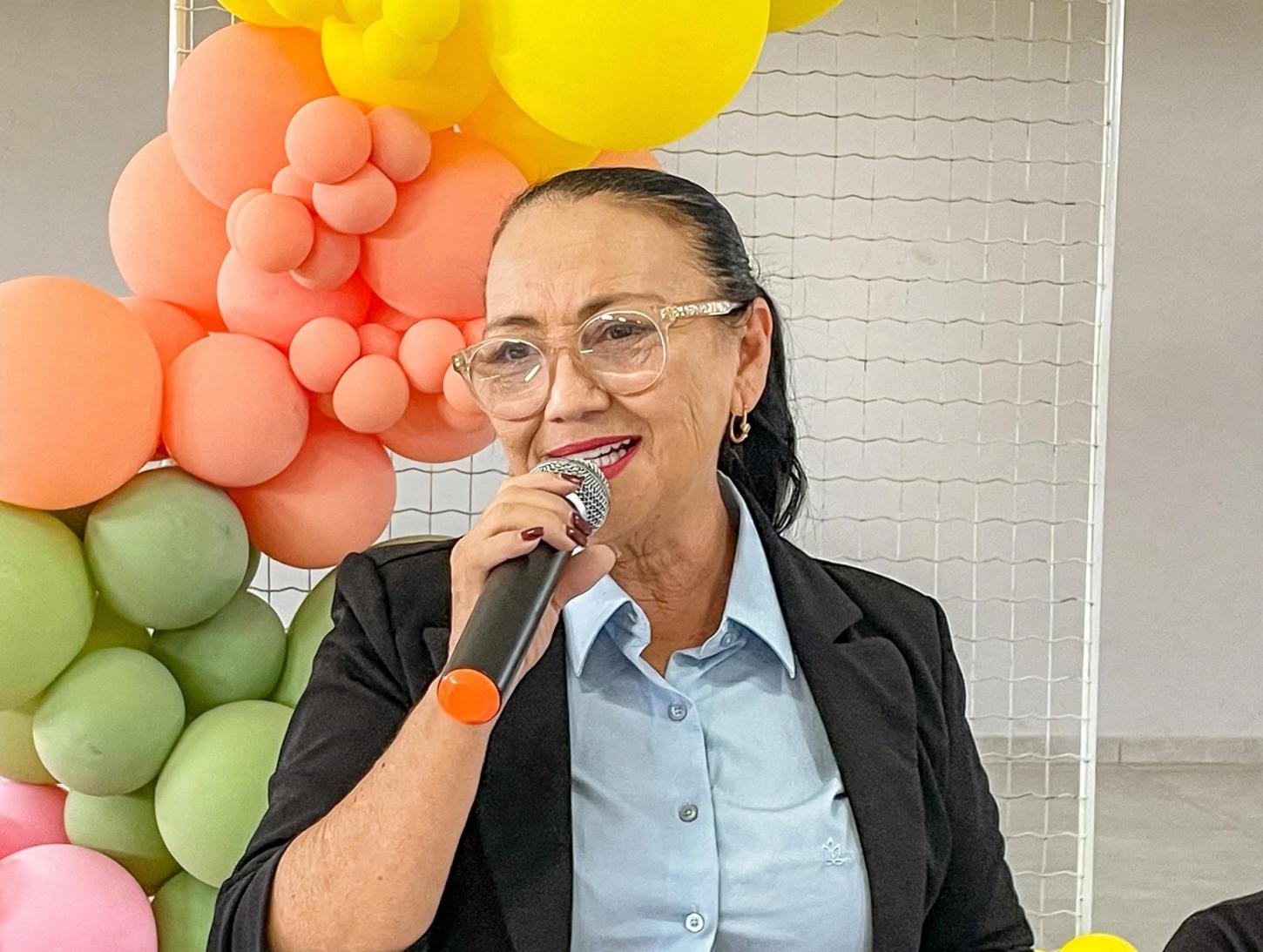 Tânia Monteiro, secretária de educação.