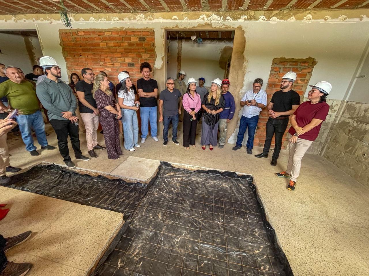 Prefeita Jôve Oliveira visita obras do Centro de Ressonância Magnética de Piripiri