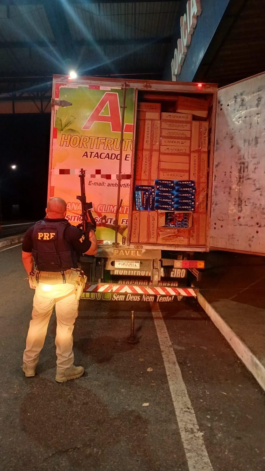PRF apreende 200 mil maços de cigarros contrabandeados no Norte do Piauí