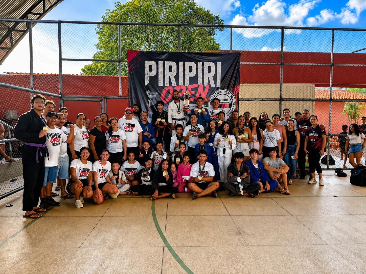 QG da Luta de Piripiri conquista 1º lugar geral com 46 medalhas no Piripiri Open de Jiu-Jitsu