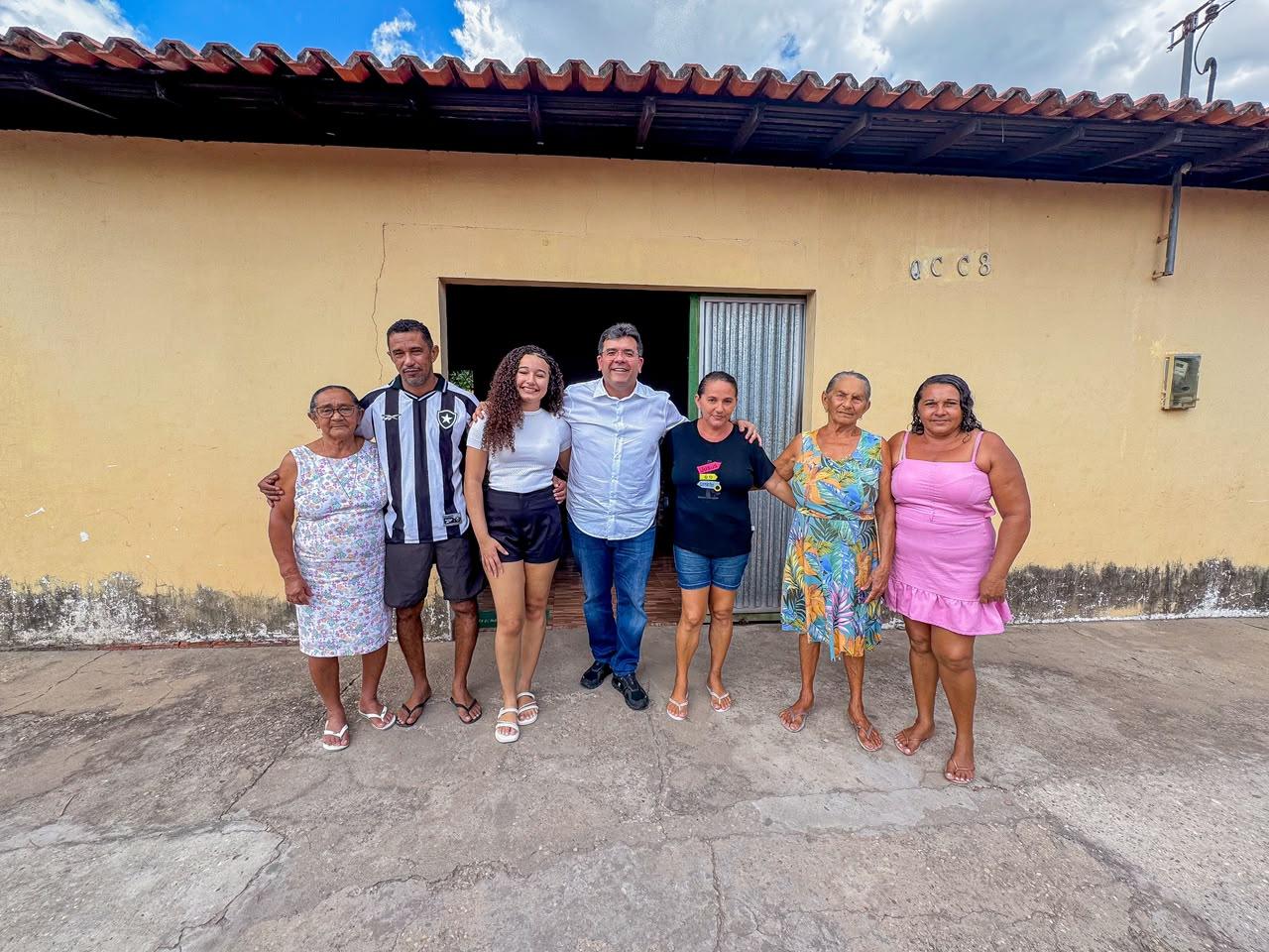 ”Queremos levar estudantes da rede pública ao topo”, diz Rafael ao conhecer trajetórias de sucesso