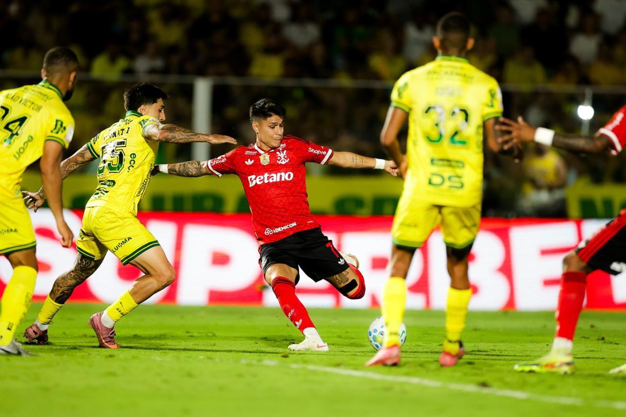 Rodada do Brasileirão tem goleadas, tropeço do líder e mudanças importantes na tabela