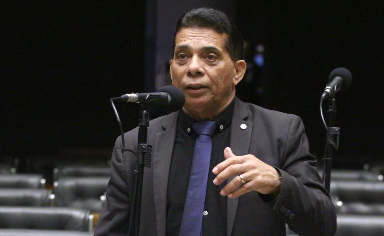 Comissão aprova projeto que amplia possibilidades de embarque armado para agentes de segurança pública