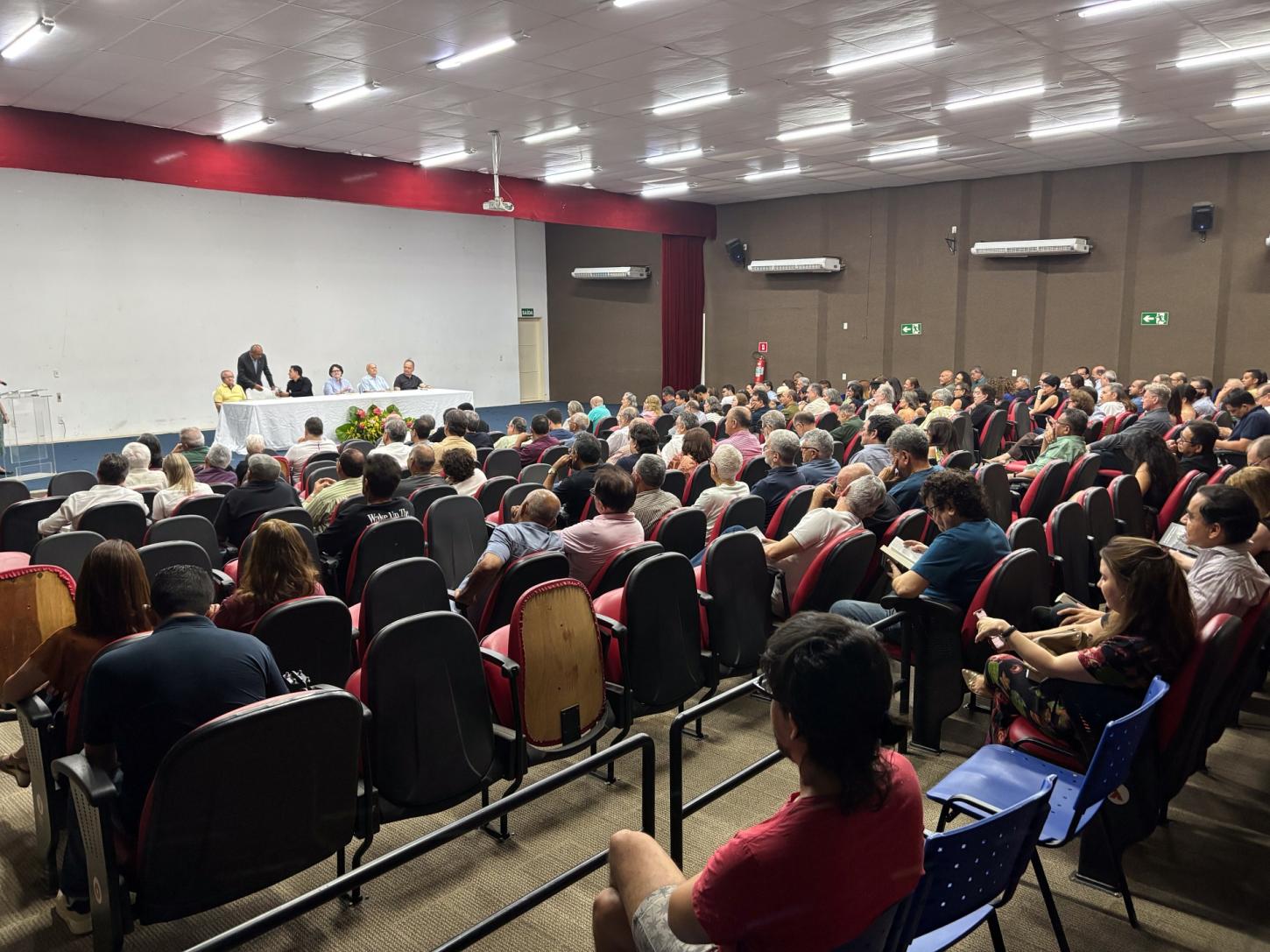 Lançada a 2ª edição do livro Nos Bilinguinguins do Inferno, sobre a trajetória de Carlos Said