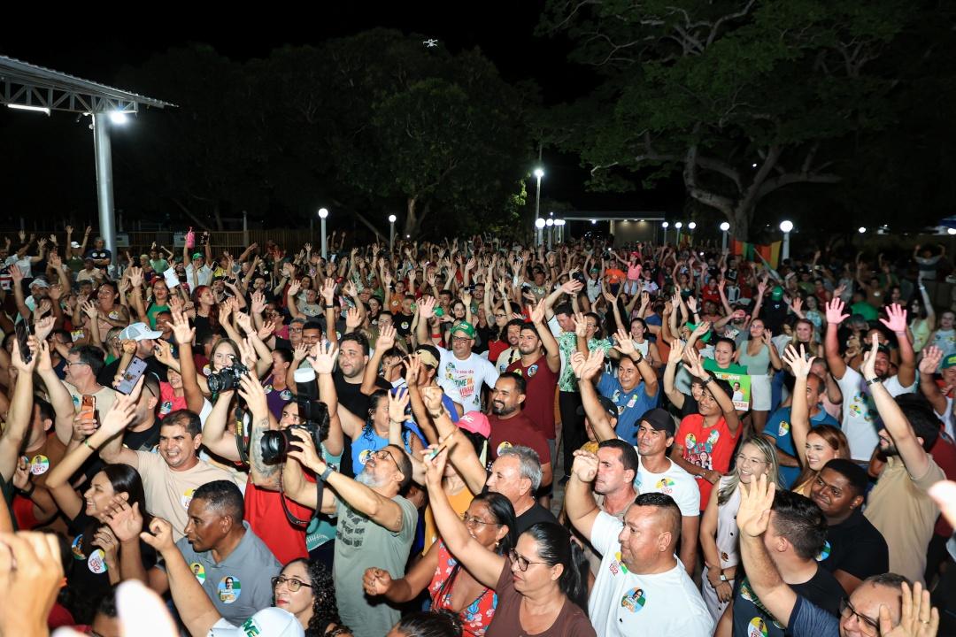 Manifestação liderada por Jôve Oliveira reúne multidão na AABB de Piripiri com candidatos apoiados pela prefeita