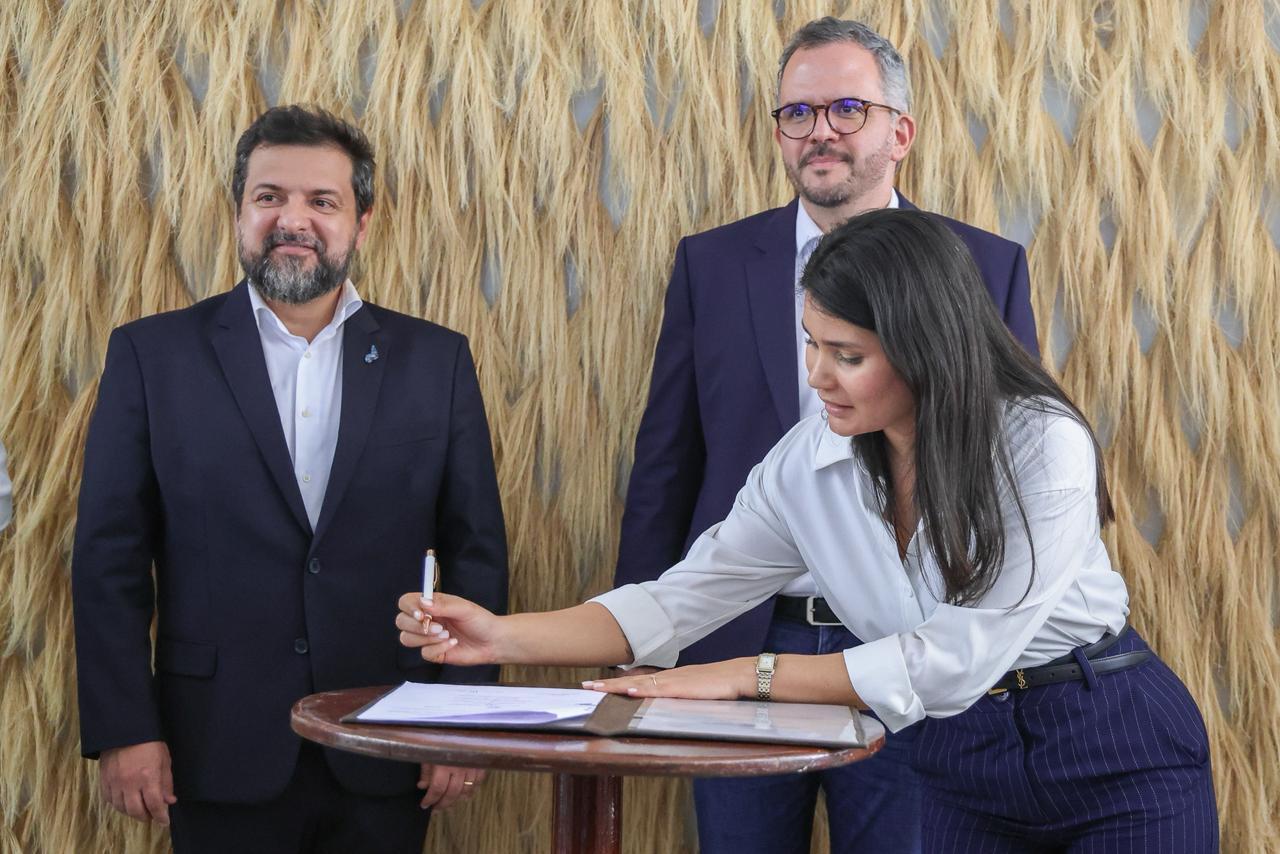 Piauí firma acordo para estudar criação de companhia aérea regional entre Parnaíba e Rio de Janeiro