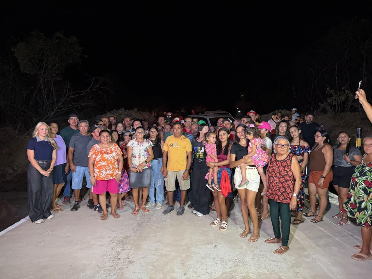 Prefeitura de Piripiri entrega passagem molhada e pavimentação na comunidade Lajes dos Fidélis