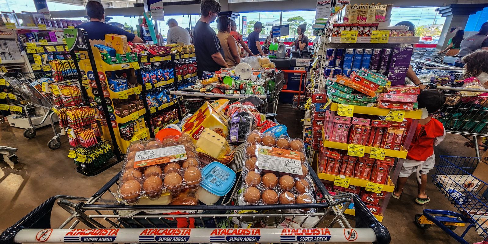 Consumo de alimentos cresce após proibição das bets no país, diz Abras