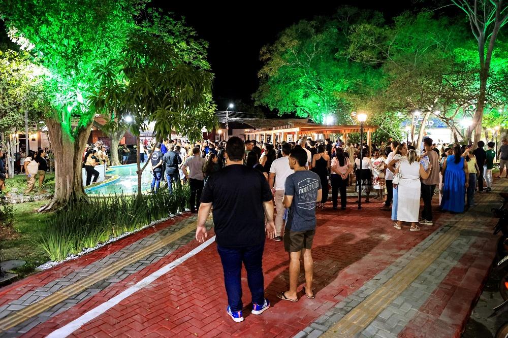 Inauguração da reforma da Praça das Flores