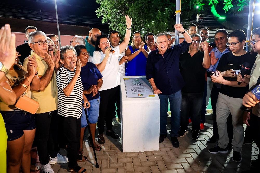 Praça das Flores é revitalizada é entregue à população com novo visual no Centro de Piripiri