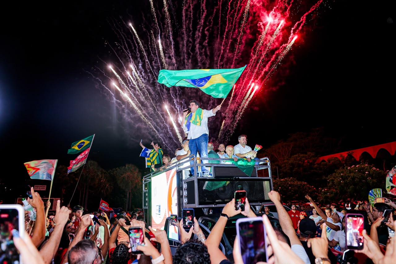 Rafael Fonteles é recebido com festa em Teresina após atuação na campanha nacional de Lula
