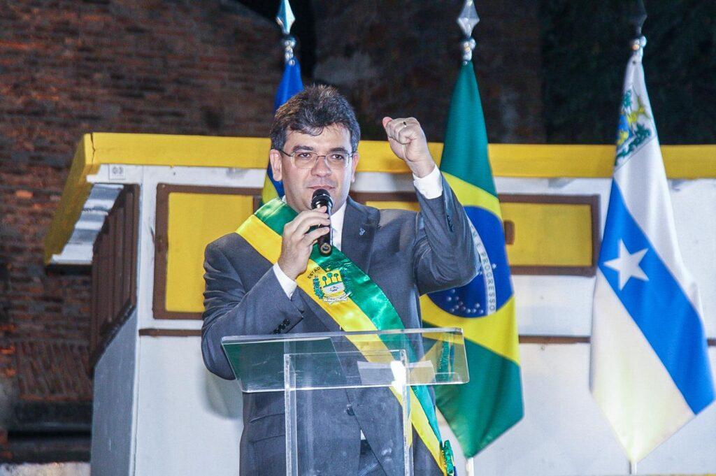 Rafael Fonteles entrega Medalha do Mérito Renascença a 27 personalidades em Parnaíba