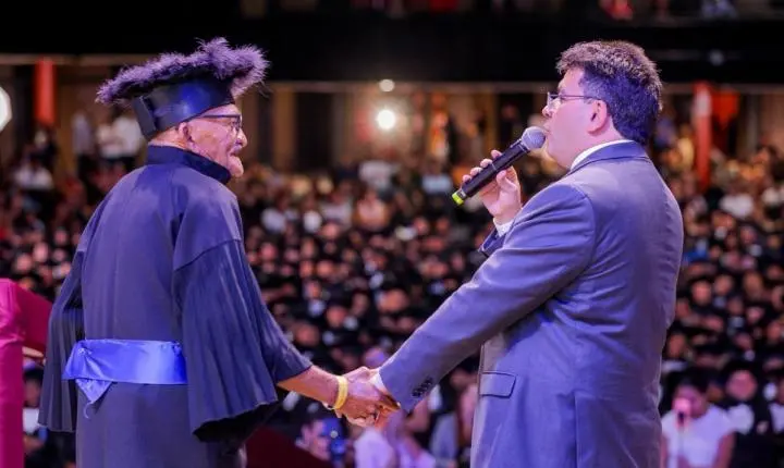 Agricultor de 95 anos realiza sonho de aprender a ler e escrever