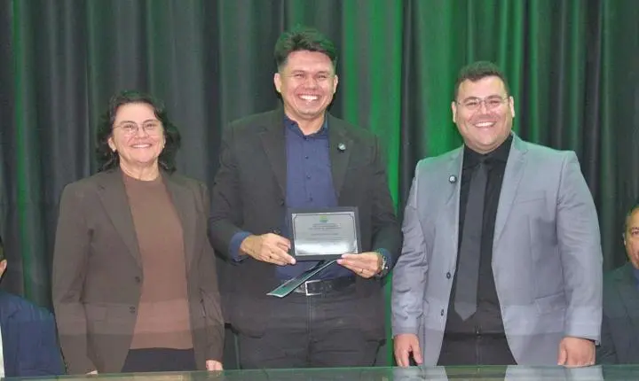 Câmara de Piripiri homenageia personalidades com Títulos de Cidadão e Cidadã Piripiriense