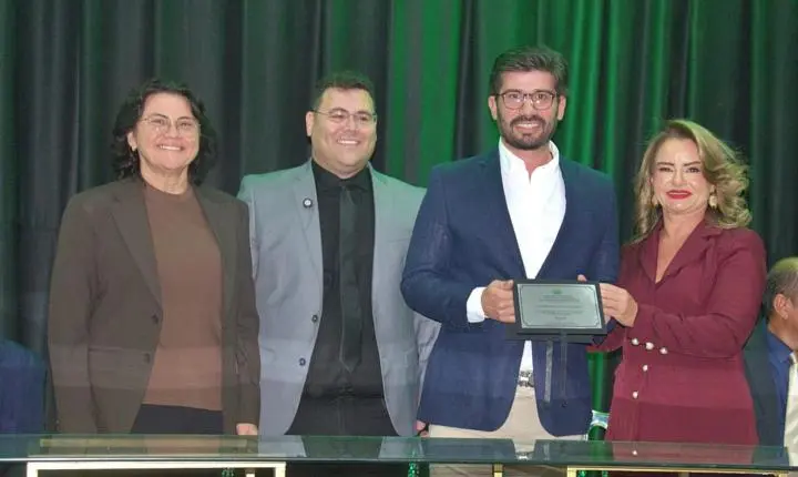 Câmara de Piripiri homenageia personalidades com Títulos de Cidadão e Cidadã Piripiriense