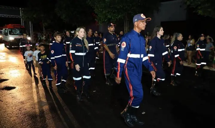 Desfile Cívico de 7 de Setembro reúne escolas, instituições e forças de segurança em Piripiri