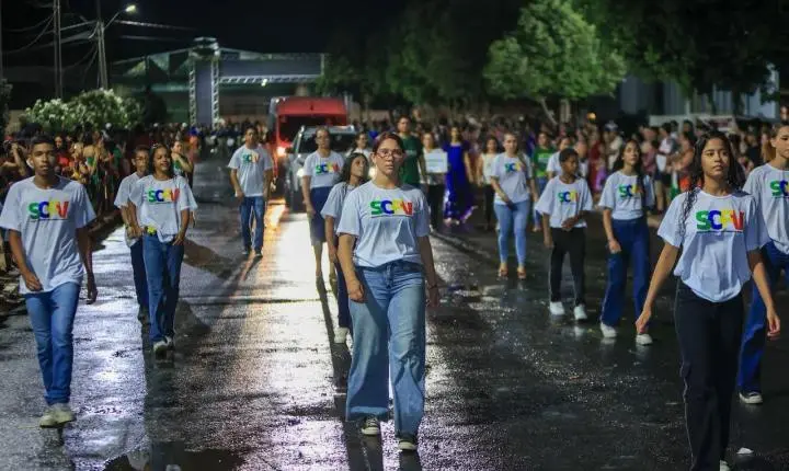Desfile Cívico de 7 de Setembro reúne escolas, instituições e forças de segurança em Piripiri