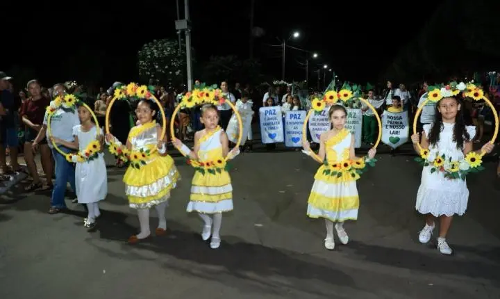 Desfile Cívico de 7 de Setembro reúne escolas, instituições e forças de segurança em Piripiri