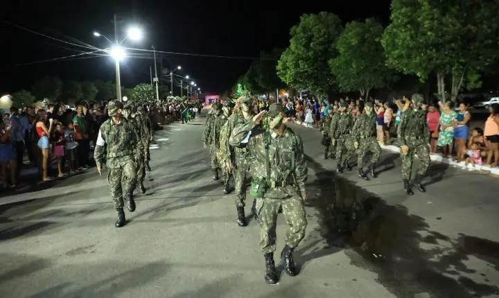 Desfile Cívico de 7 de Setembro reúne escolas, instituições e forças de segurança em Piripiri