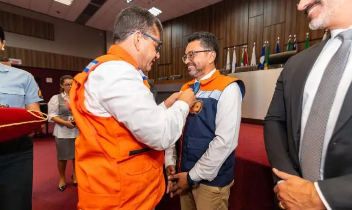 Diretor da Defesa Civil do Piauí é homenageado em Sergipe com Comenda do Mérito