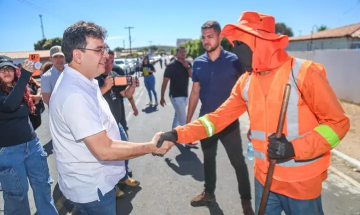 Em Jurema, Rafael Fonteles vistoria obras da rodovia que liga cinco municípios