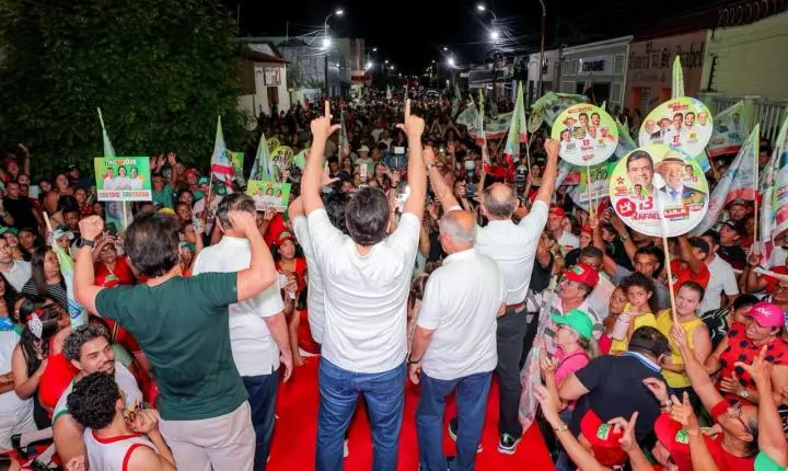 Em Piripiri, Rafael Fonteles reúne multidão e ressalta série de ações no município