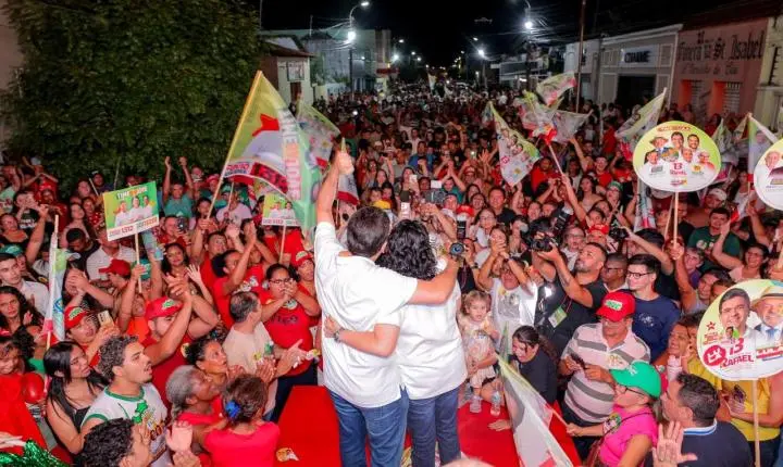 Em Piripiri, Rafael Fonteles reúne multidão e ressalta série de ações no município