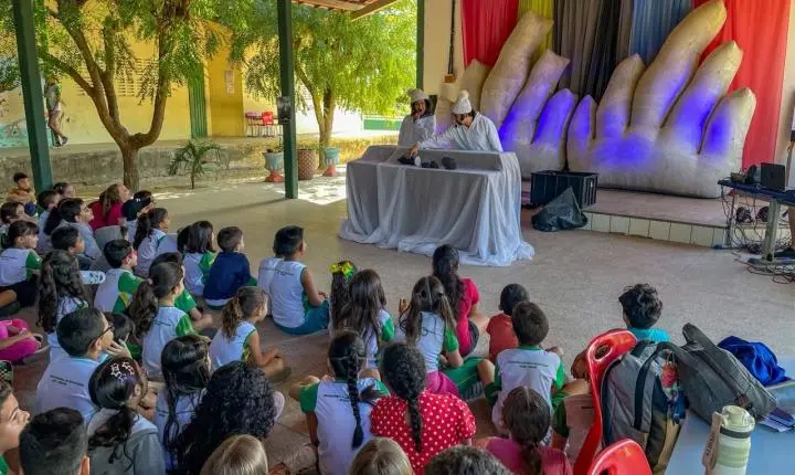 Espetáculo do Buzum une diversão e educação ambiental para estudantes de Piripiri