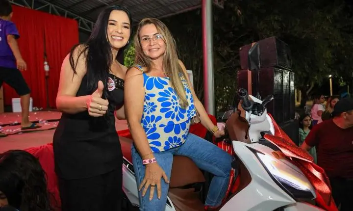 Festa das Mães promovida pela Prefeitura de Piripiri reúne grande público e sorteia moto 0 km