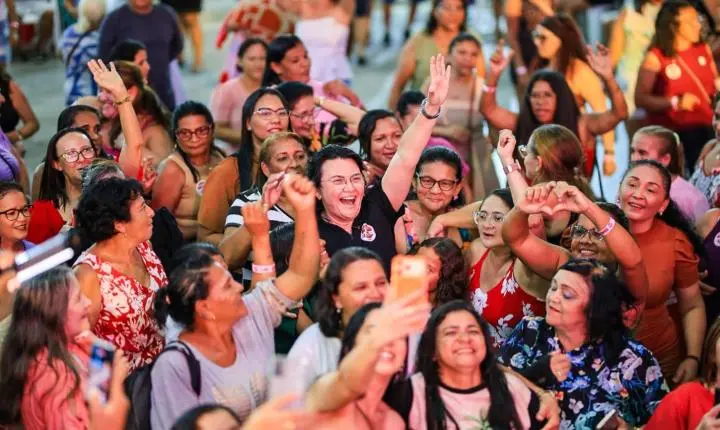Festa das Mães promovida pela Prefeitura de Piripiri reúne grande público e sorteia moto 0 km