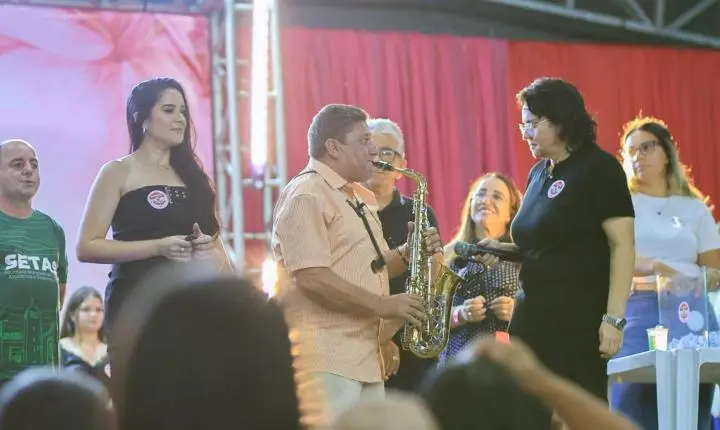 Festa das Mães promovida pela Prefeitura de Piripiri reúne grande público e sorteia moto 0 km