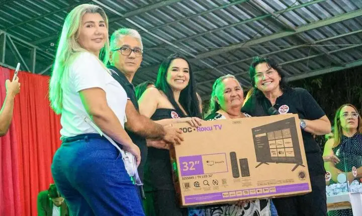 Festa das Mães promovida pela Prefeitura de Piripiri reúne grande público e sorteia moto 0 km